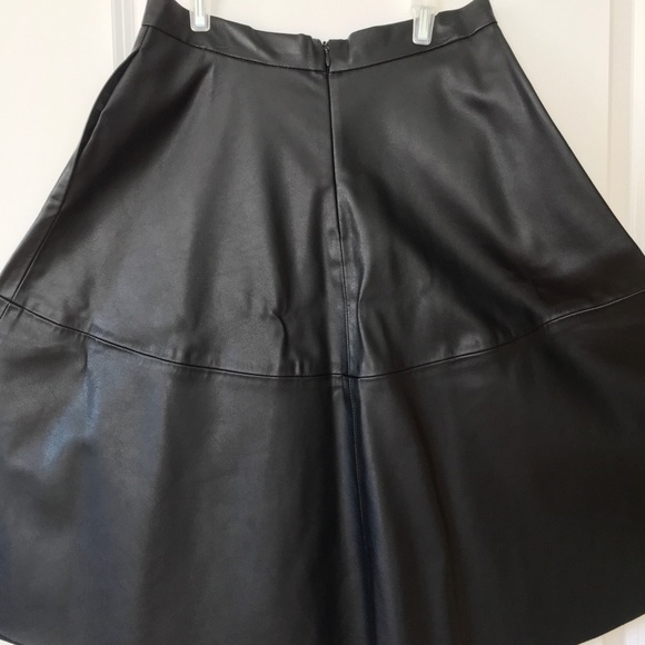 F21 Faux Leather Black Skirt w/ Pockets, Forever21, Size XS - Picture 2 of 10
